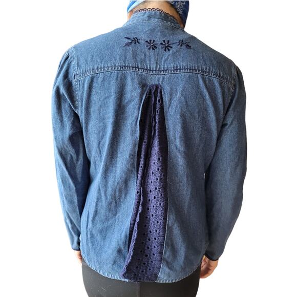 Dress Barn Denim Chambray Beaded Lace Embroidered Blouse Womens Small Cotton - Picture 5 of 7